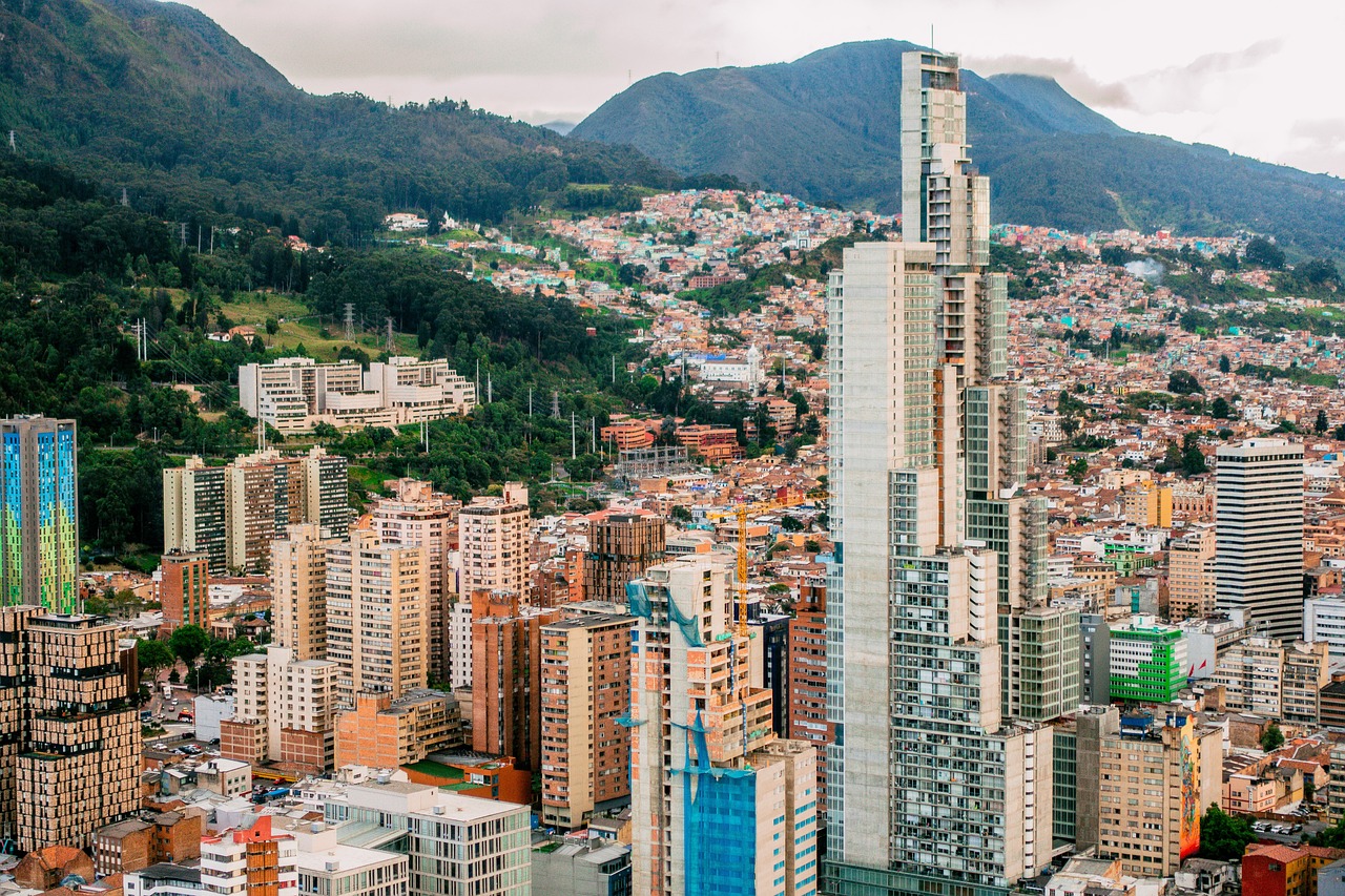 Exploradores decididos: Dominicanos que optan por explorar Colombia sobre su propio país