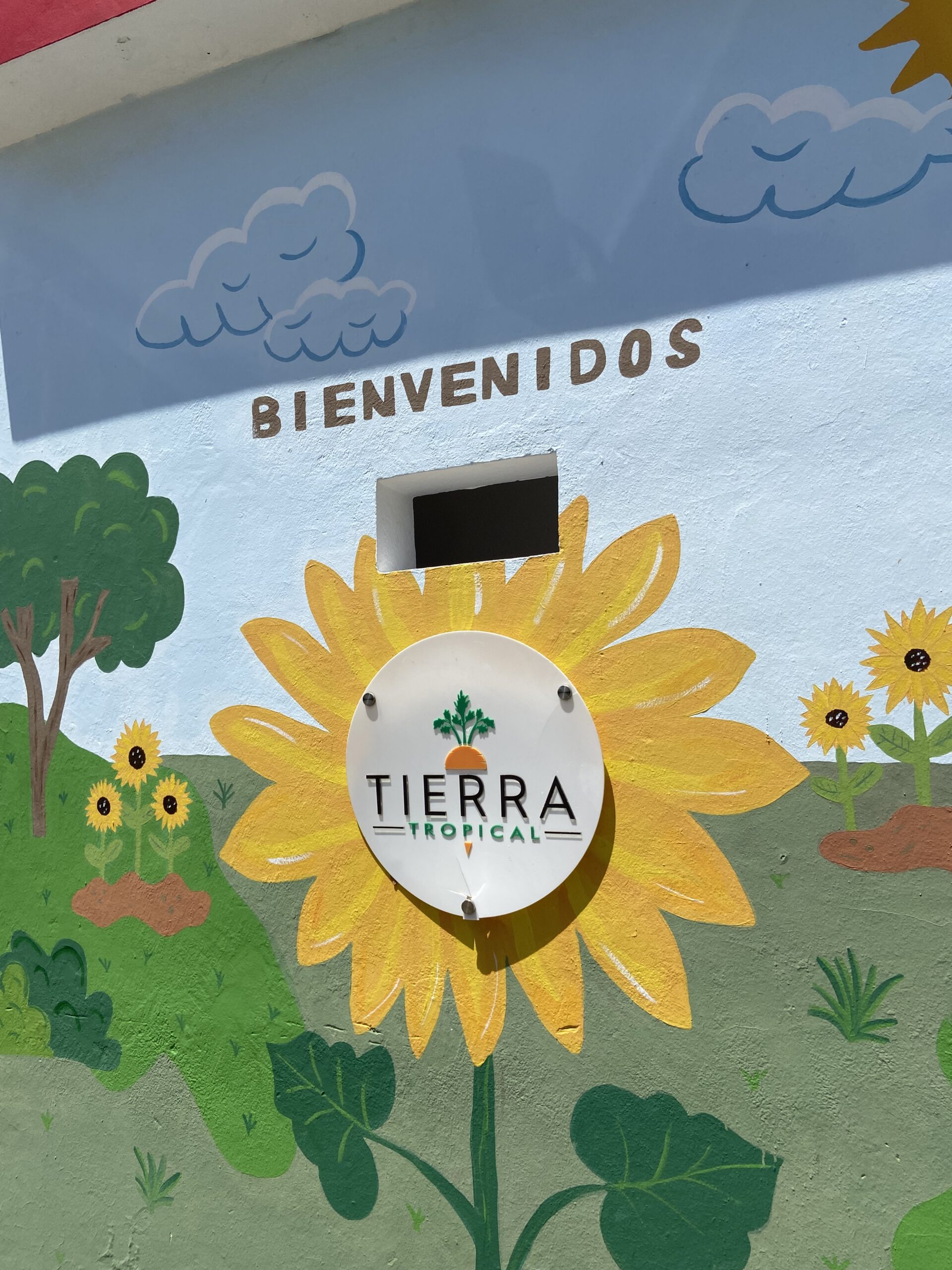 Tierra Tropical